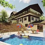 Zur Linde Hotel 3*