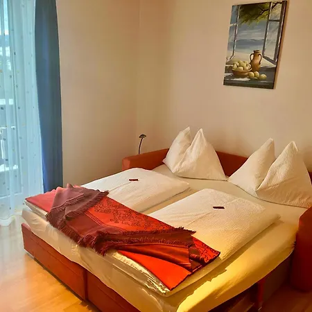 Zur Linde Szálloda 3*