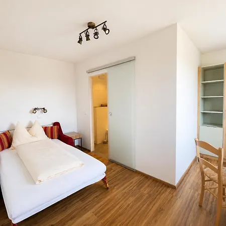 Zur Linde 3*
